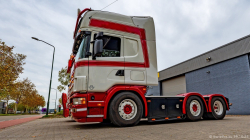 20251019-Tom-Holding-00185